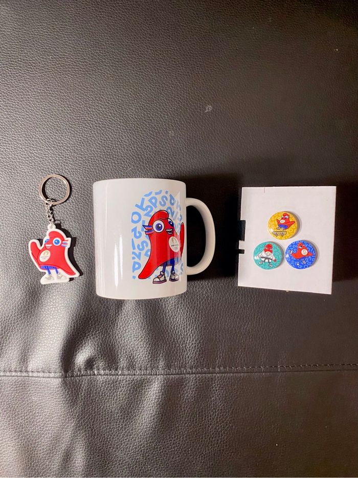 Set coffret cadeau mascotte JO jeux olympiques paris 2024 3 magnets 1 tasse mug 1 porte-clé - photo numéro 5