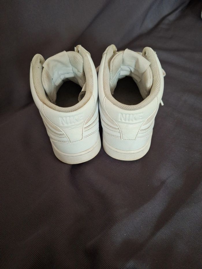 Basket NIKE taille 40 - photo numéro 3
