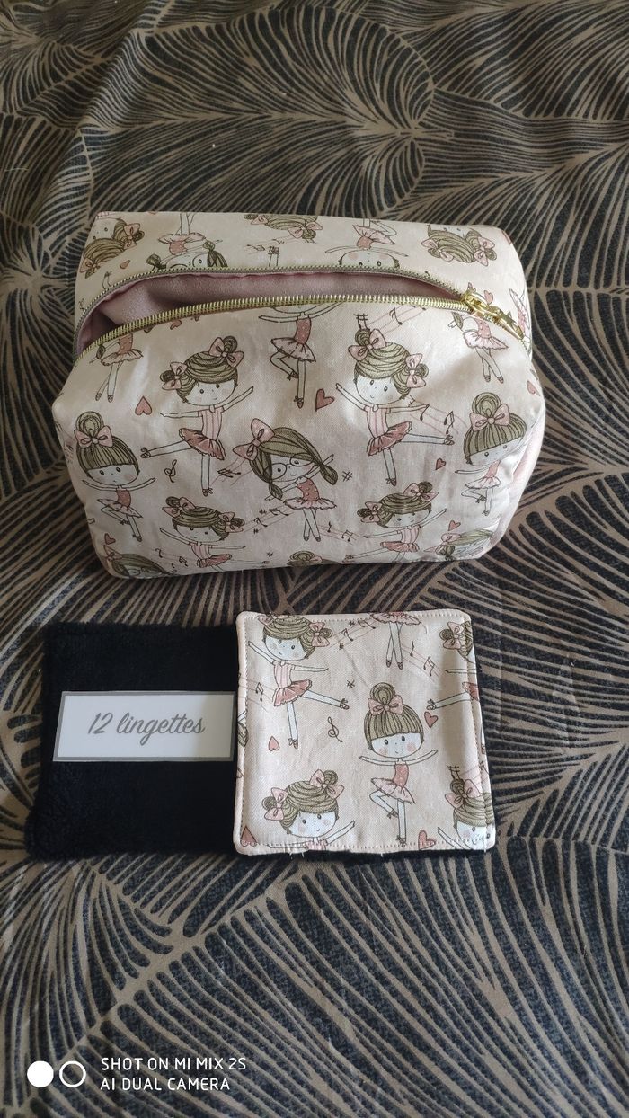 12 lingettes et sa trousse de toilette moltonné