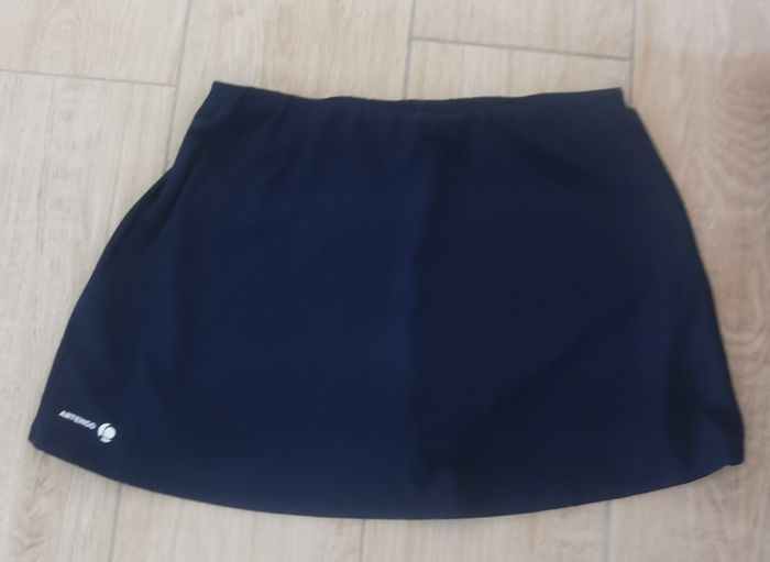 Lot 1 t-shirts et 2 jupes shorts Sport badminton ou tennis taille 40 - photo numéro 3