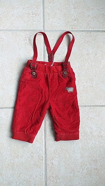 Pantalon rouge avec bretelles 3 mois