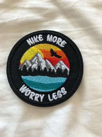 Écusson patch brodé montagne neuf