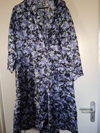 Peignoir imprimé floral noir et violet " t- 48"