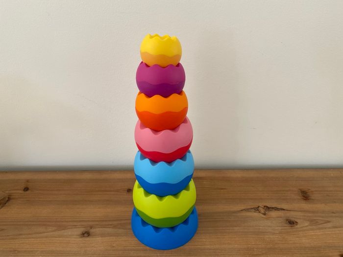 Jouer empilable la pyramide d'oeufs Tobbles Neo Fat Brain - photo numéro 2