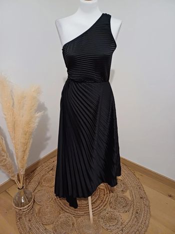 Robe longue noire asymétrique New Collection taille S 36