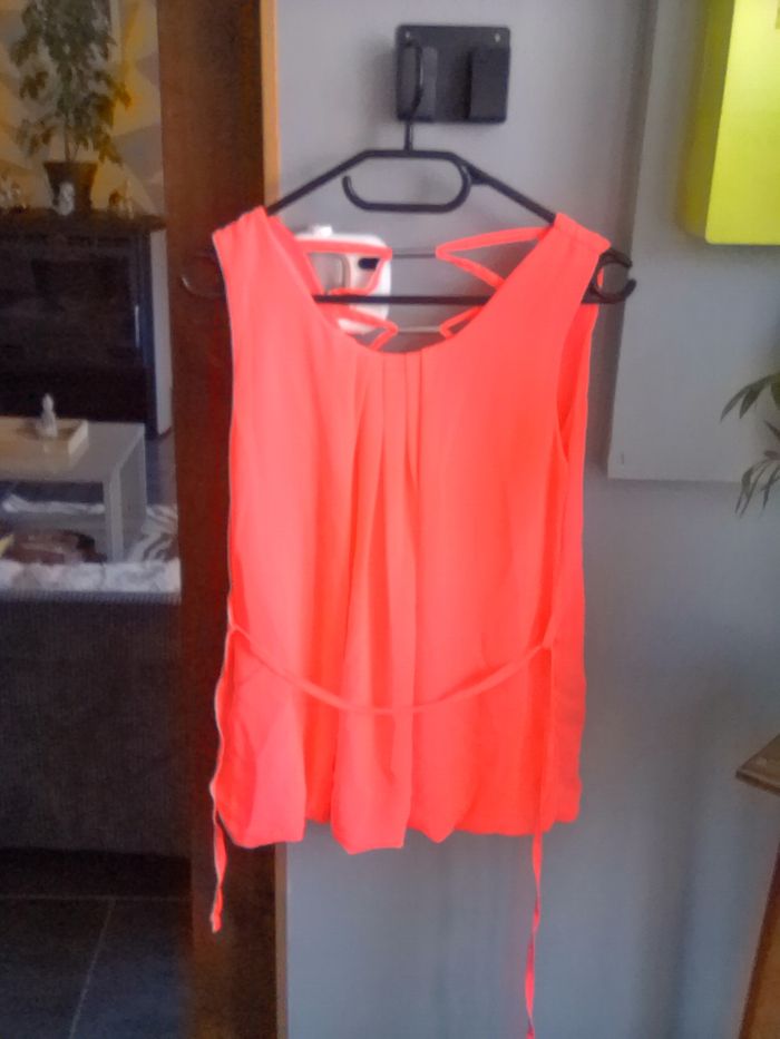 Petit haut rose fluo taille 38