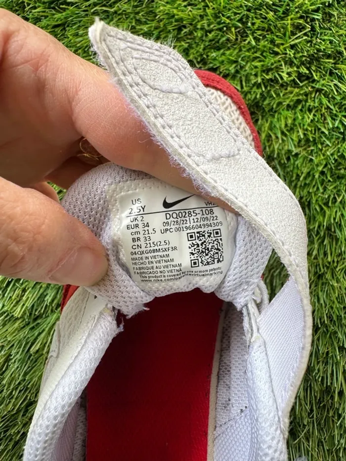 Baskets Nike Air rouge et blanche pointure 34 en TBE - photo numéro 7