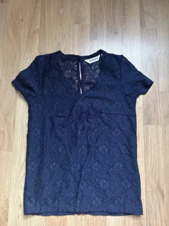 T-shirt dentelle bleu marine