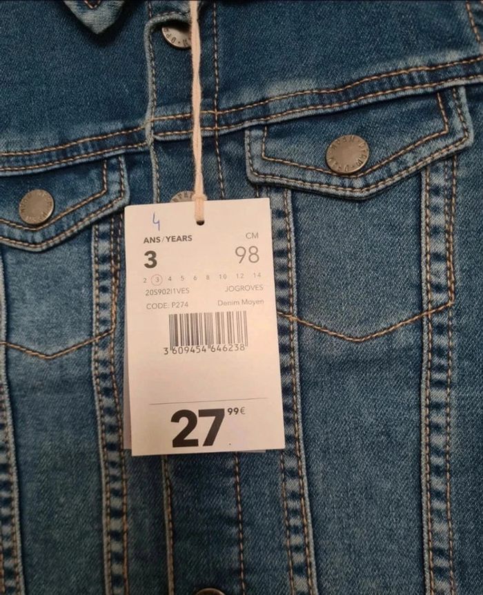 Veste neuve en jean's taille 3 ans 98cm - photo numéro 2