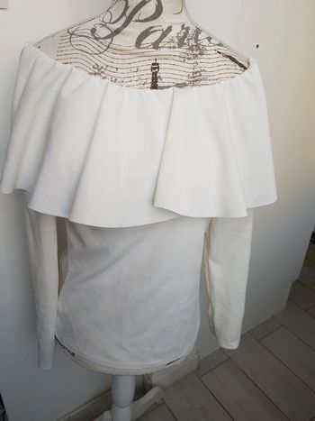 Magnifique haut taille 38 à col volant