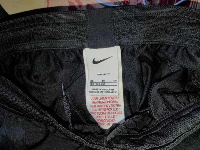 Pantalon jogging garçon Nike Liverpool XL 13 ans neuf jamais porté 🌸rdv possible sur Paris ou e - photo numéro 2