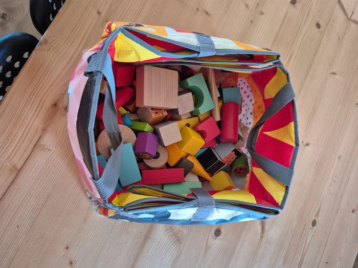 Bac jeu en bois + cubes - photo numéro 2