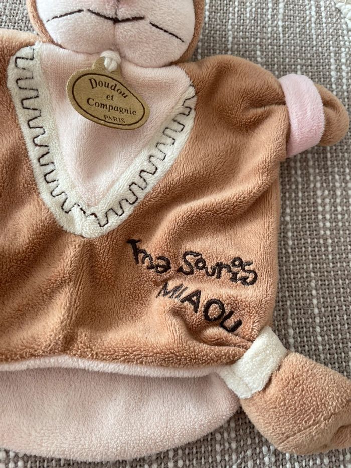 Peluche Doudou et compagnie marionnette 23cm souris déguisé en chat marron beige rose très bon état - photo numéro 3