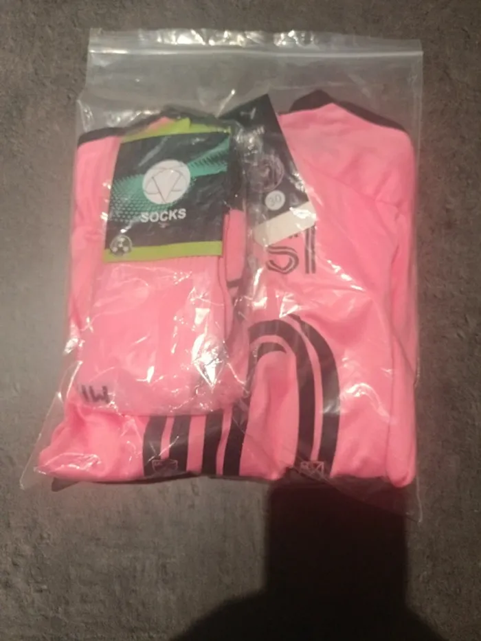 Tenue foot Léo Messi Inter Miami rose. T.30 - photo numéro 5