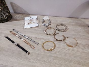 Lot de 10 bracelets/joncs , divers styles, TBE!