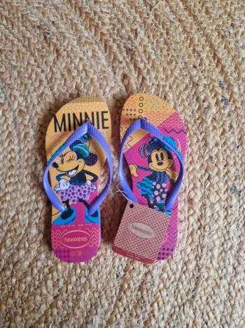 Neuf jolie paire de tong motif minnie havaianas pointure 31