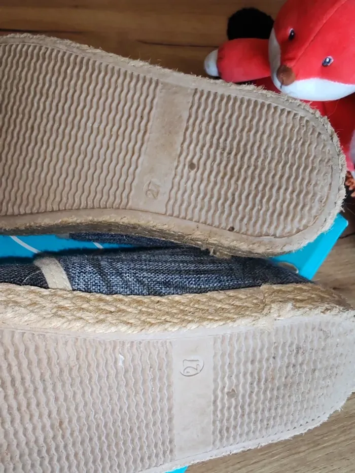 Chaussures espadrilles tbe peu portées 27 2 points noirs intérieurs cause étiquette collée kiabi - photo numéro 13