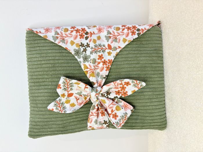 Pochette à livre velours côtelé Kaki fleurie