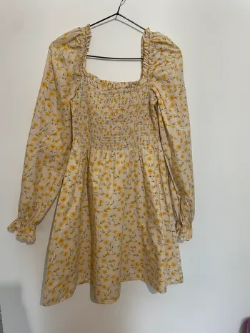 magnifique robe fleurie jaune et beige