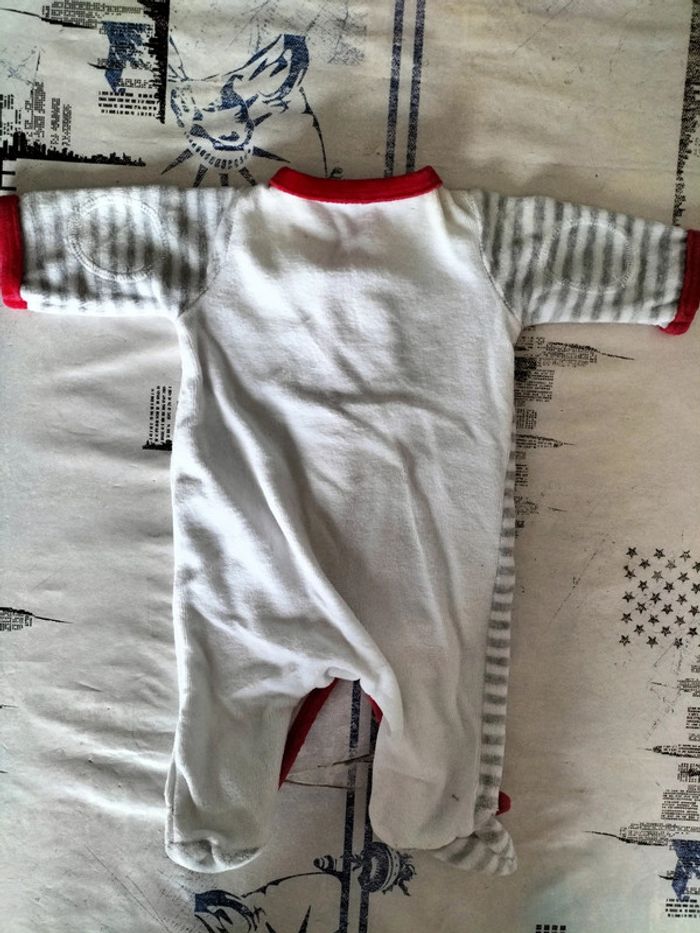 Pyjamas gris et rouge - photo numéro 3