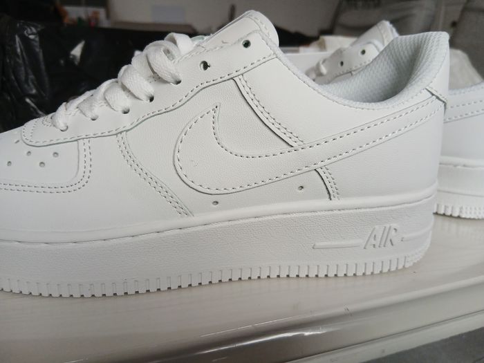 Paire de baskets nike air force 1 neuves emballées