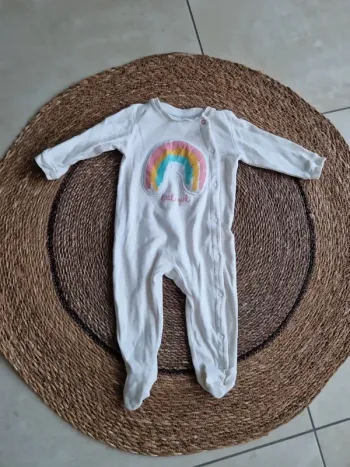 Joli pyjama fille taille 9 mois