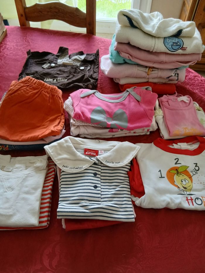 Lot de 26 vêtements fille 12 mois