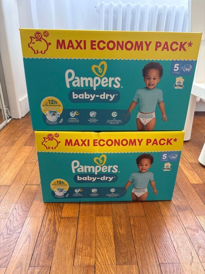2 paquets de Pampers taille 5