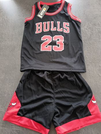 Tenue basket NBA inspiré Chicago Bulls Michael Jordan noir. 7ans