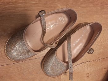 Chaussure paillette pour une princesse fille