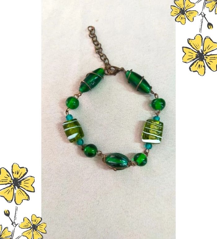 Bracelet vintage perles vertes en verre et laiton – Collection Émeraude Urbaine - photo numéro 4