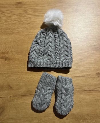 Bonnet et moufles bébé neuf