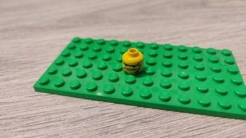 Figurine, tête masculine avec de longs sourcils pièce détachée Lego #C06