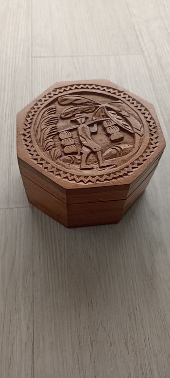 Boite en bois (avec certificat)