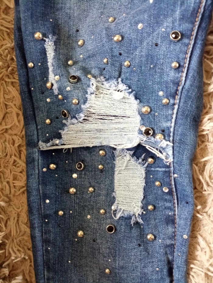 Jeans "troué" femme - photo numéro 7
