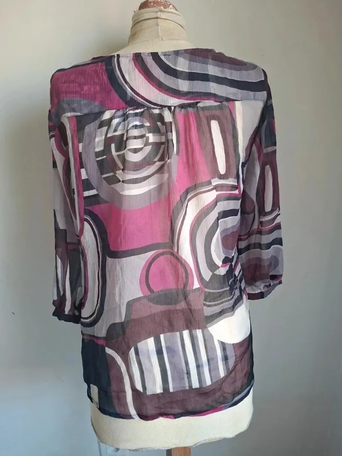Blouse transparente avec détails cloutés, neuve, taille 40 - photo numéro 3