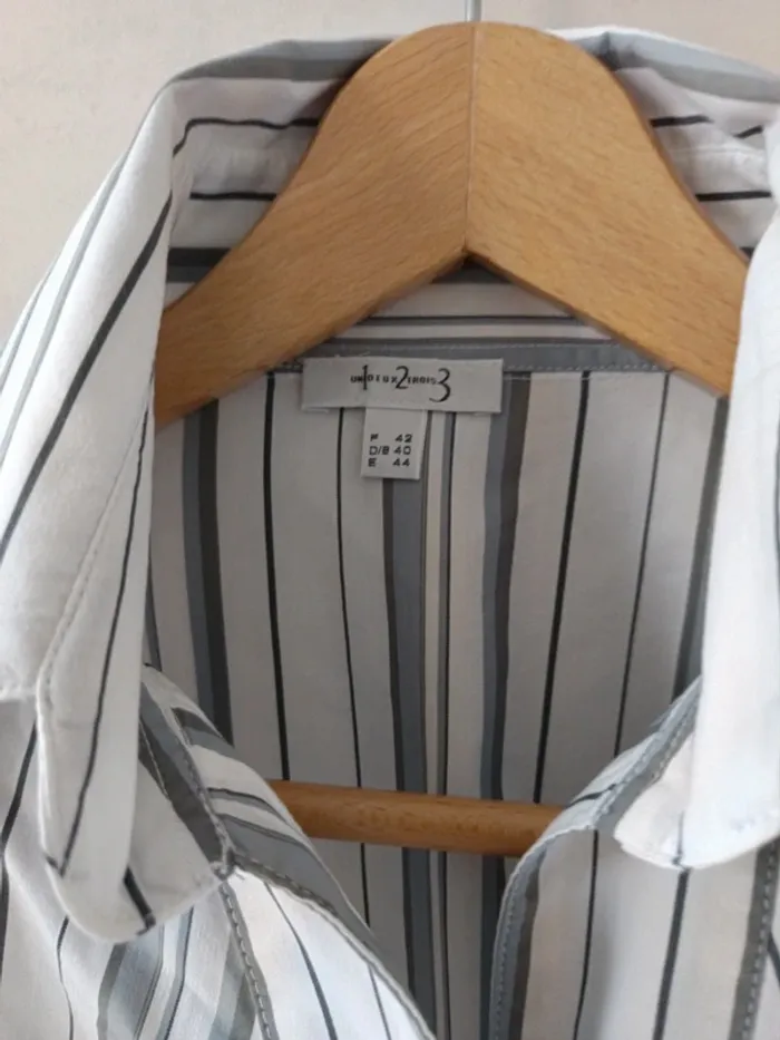 Chemise 123 rayures grises/blanches t.42 - photo numéro 2