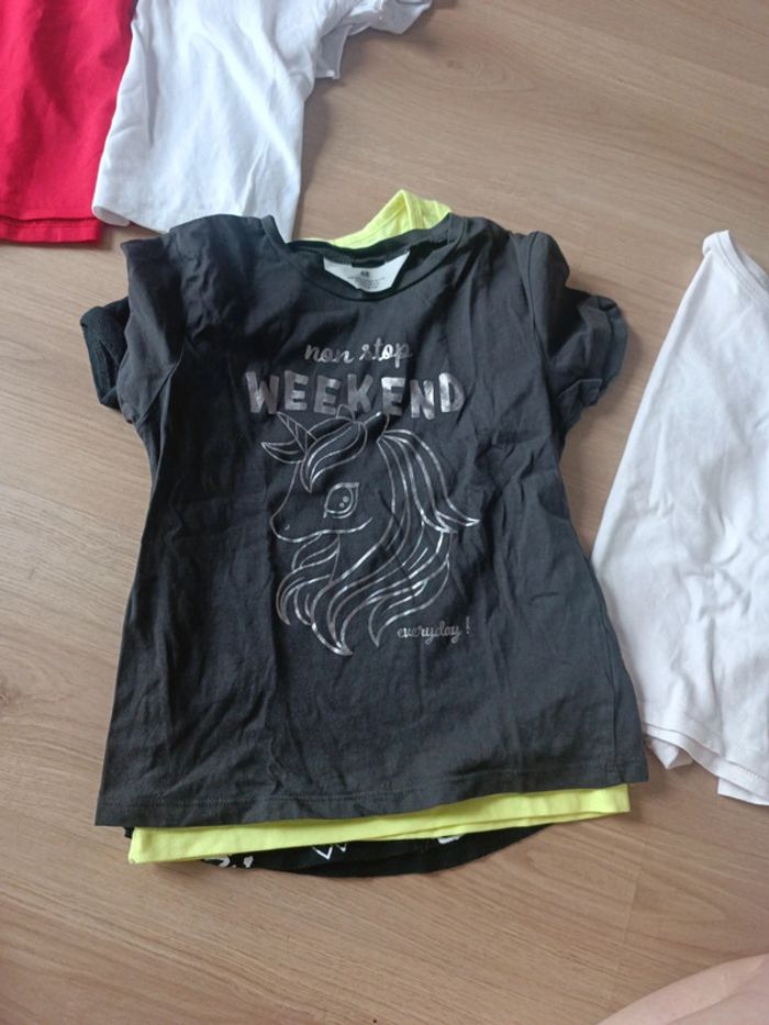 🔥 LOT 8 tshirts fille taille 5/6 ans - photo numéro 4