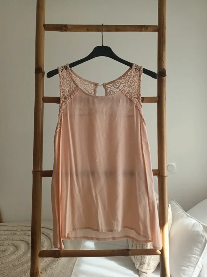 Blouse sans manches rose avec dentelle Naf Naf taille L