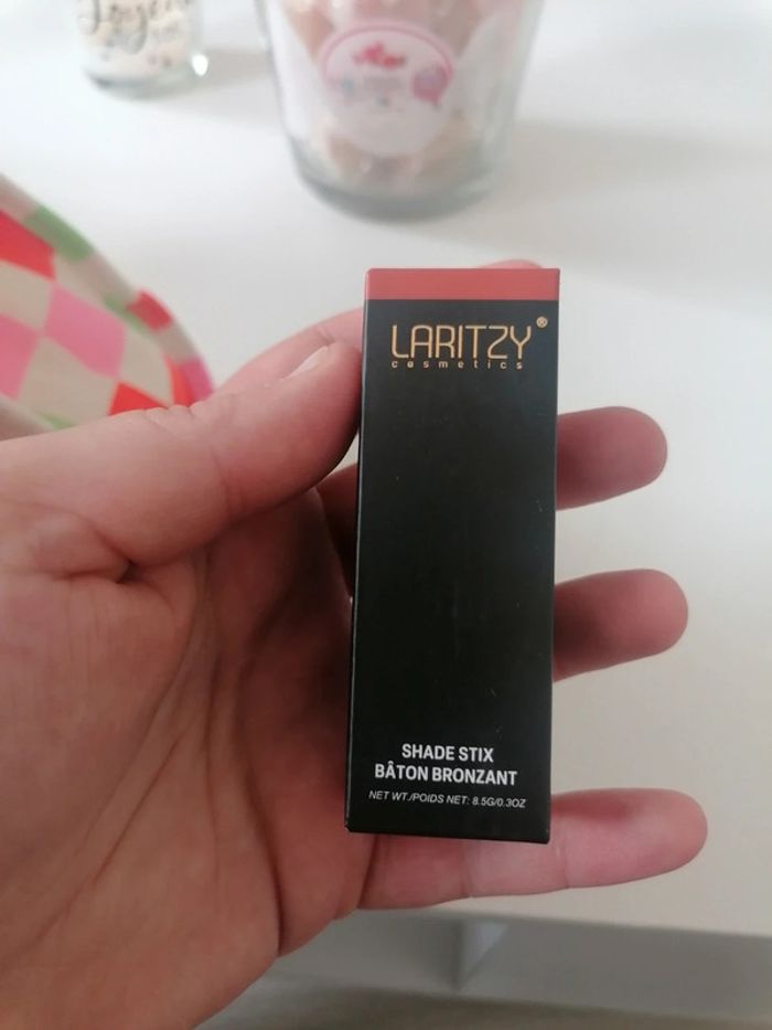 Bâton bronzant marque laritzy cosmetics