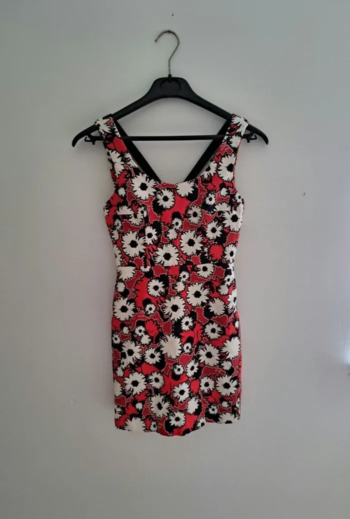 Robe courte Zara - collection Trafaluc - floral fleur - taille S - dos nu