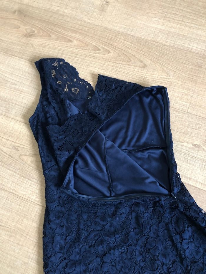 Robe bleue marine en dentelle sans manches taille 38 excellent état - photo numéro 10