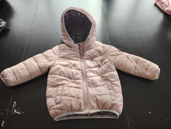 Veste réversible rose et à fleurs