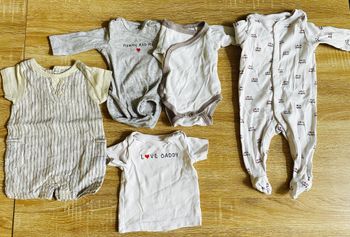 Lot de 5 pièces taille naissance.