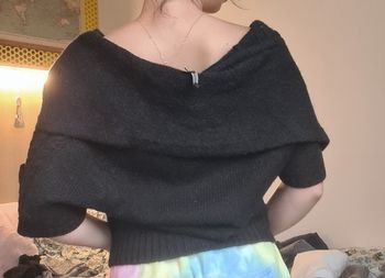 Pull noir épaules