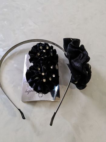 Ensemble accessoires cheveux fleurs noires perlées.