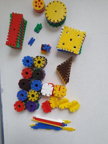 Plus de 180 pièces de construction en plastique