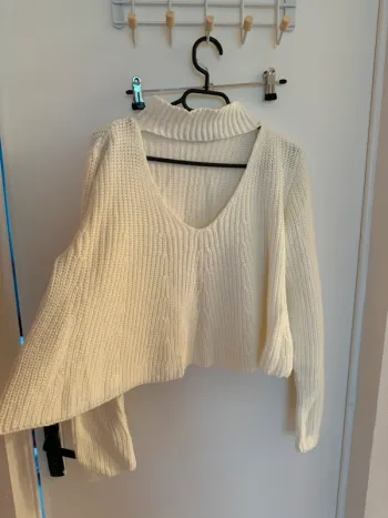 Pull blanc et moderne