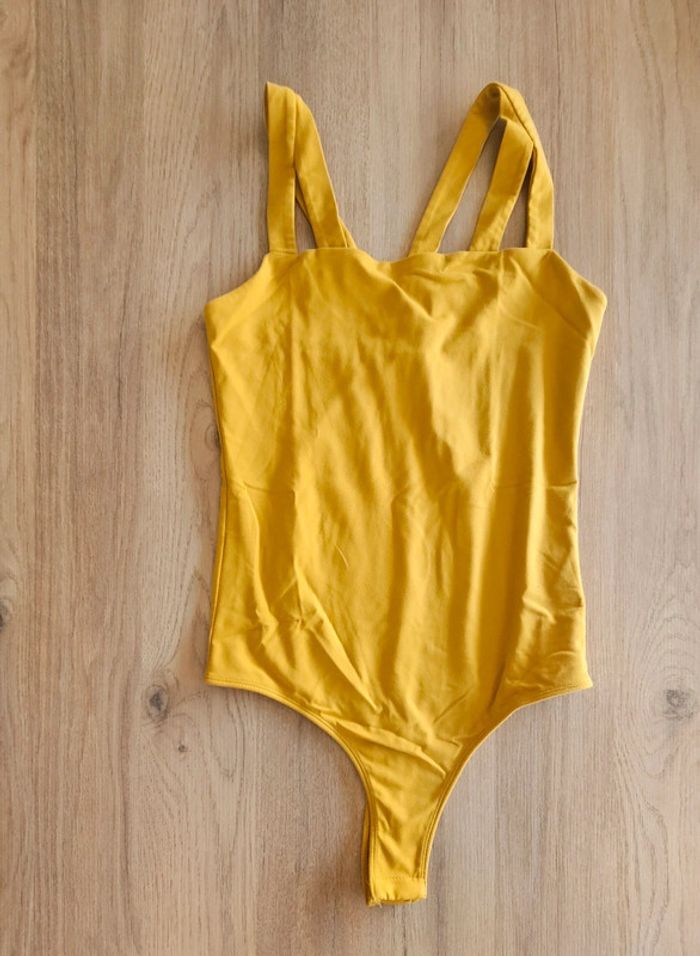 Body jaune ocre, taille 36, Bikbok