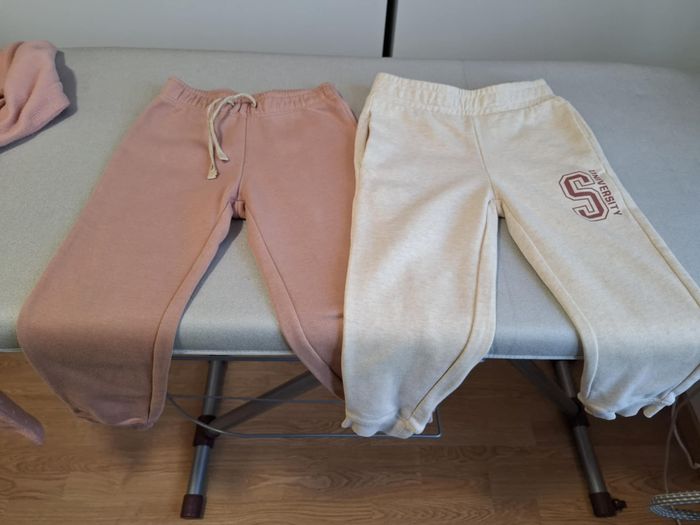 Joli lot fille 3 ans pyjama Disney/joggings/tee-shirt très bon état - photo numéro 4